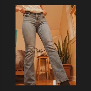 SUPER COMFY!/Light wash /mom jeans / high waisted